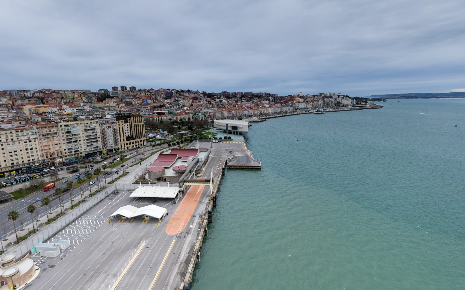 La bahía de Santander y el centro desde el aire